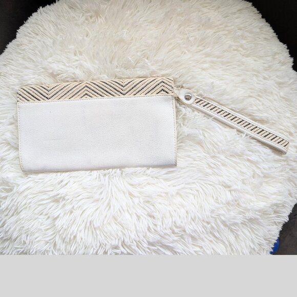 Simply Vera Vera Wang, White Foldover Clutch/Wristlet with Tapestry Detail - Picture 3 of 14